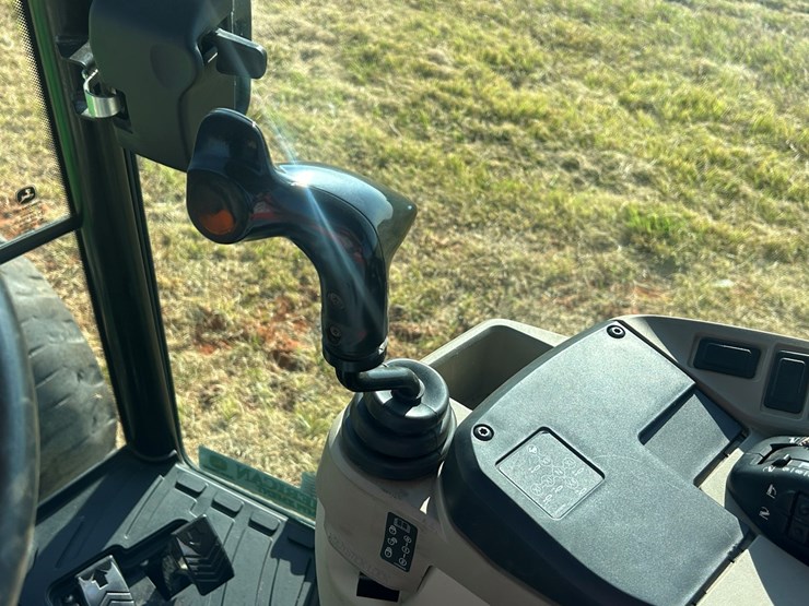 2024-john-deere-4052r-image-21