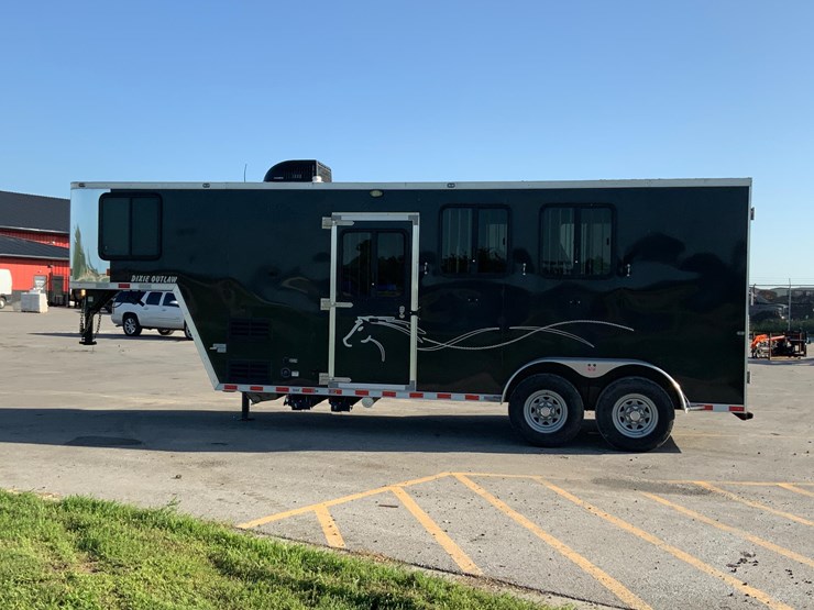2020-dixie-outlaw-t/a-livestock-trailer-image-6