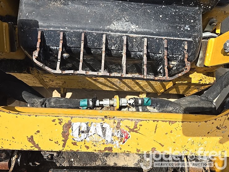 2022-caterpillar-259d3-image-25