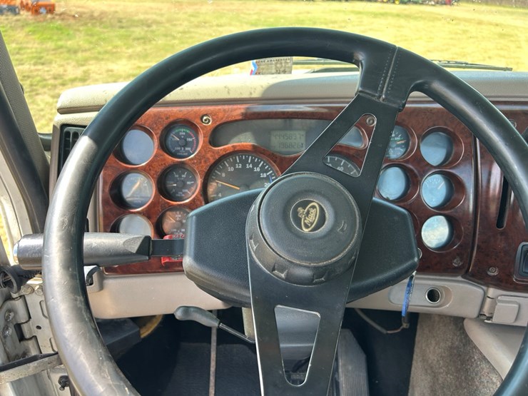 2001-mack-ch613-image-25