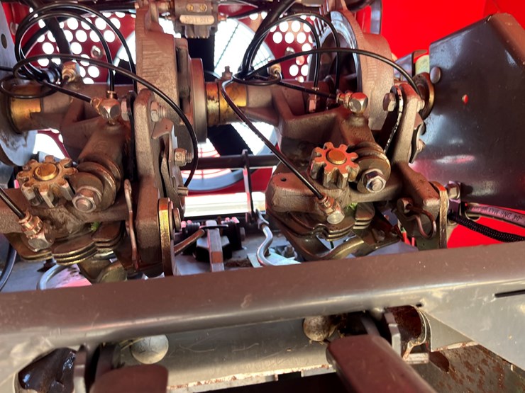 2020-massey-ferguson-1840-image-10