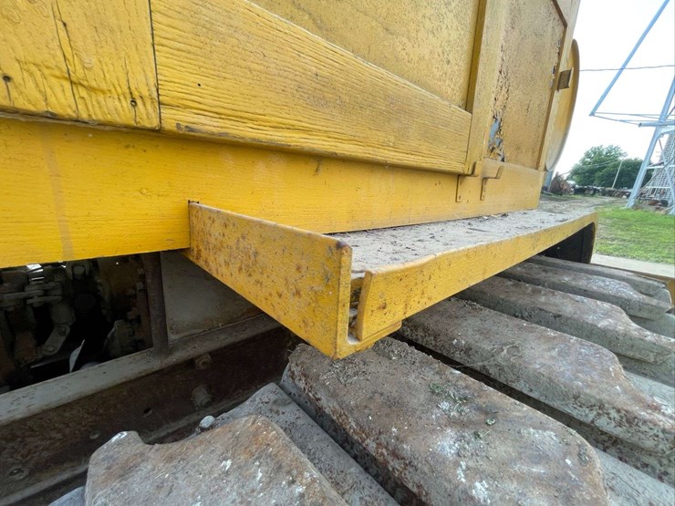 caterpillar-sixty-image-38