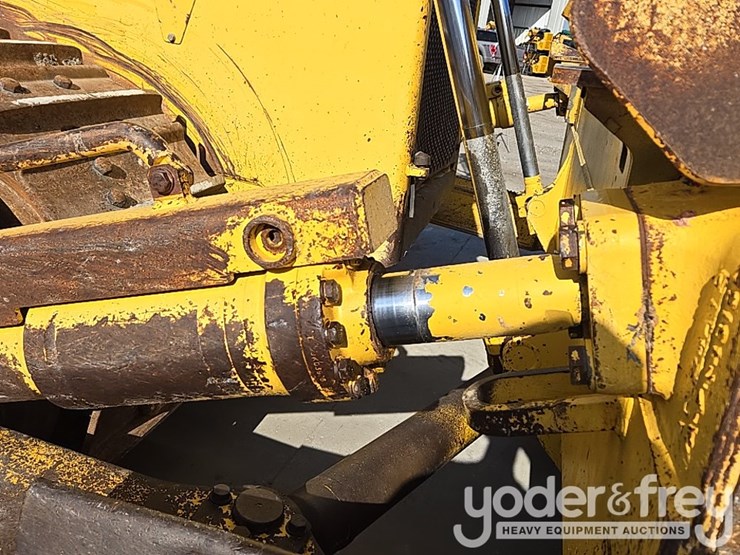 2014-komatsu-d155ax-7-image-37