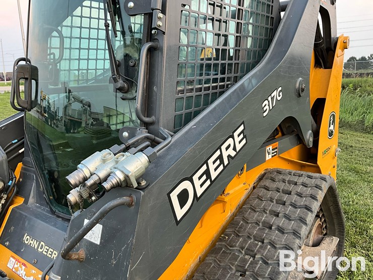 2017-deere-317g-image-13