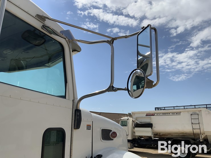 2017-peterbilt-348-image-13