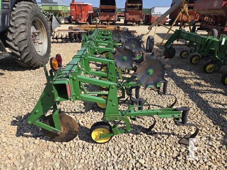 john-deere-825-image-2