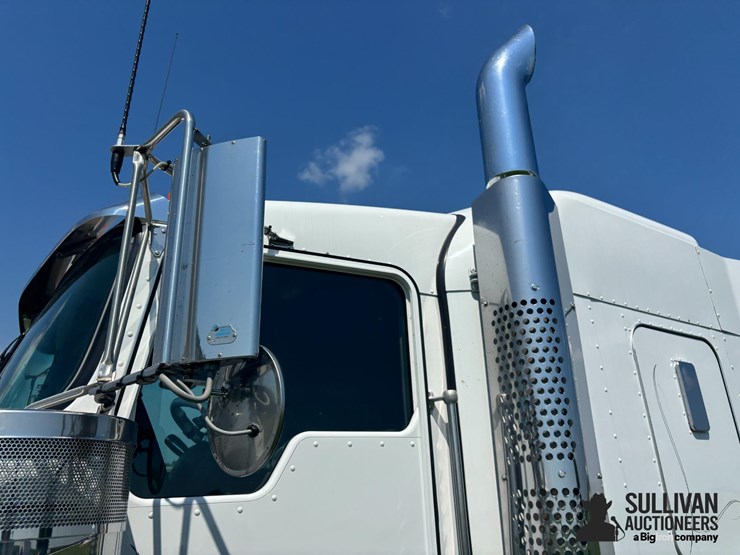 2019-kenworth-w900-image-14