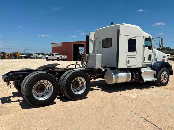 2015-kenworth-t800-image-4