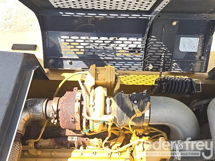 2017-deere-210g-lc-image-58