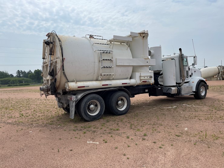 2011-peterbilt-365-image-8