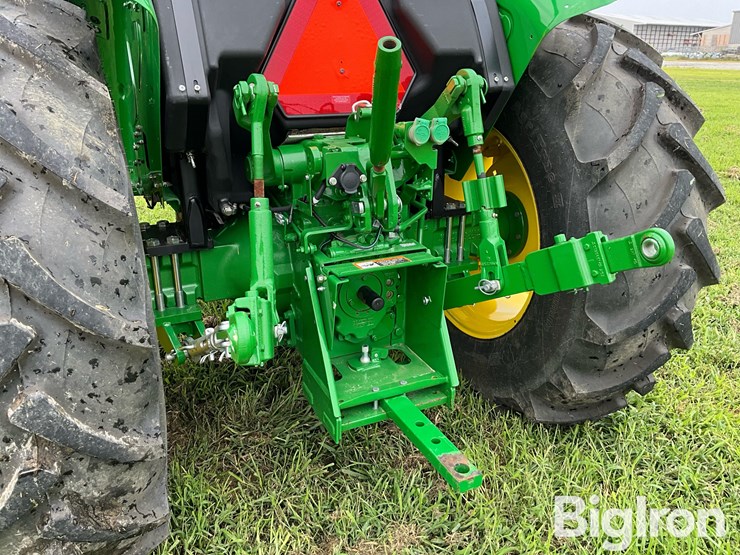 2023-john-deere-5067e-image-9