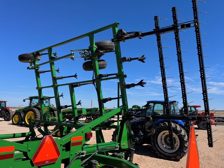 2009-john-deere-2210-image-10