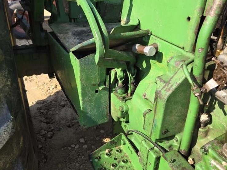 john-deere-4010-image-8