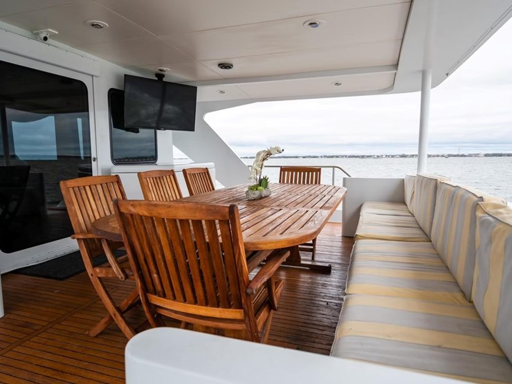 #18-•-2003-breaux-brothers-85'-yacht-|-"come-monday"-image-15