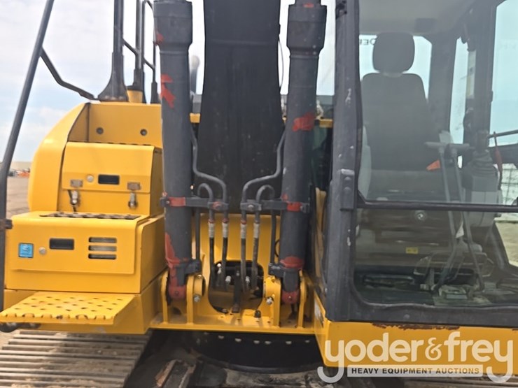 2022-deere-130g-image-47