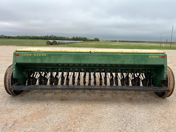 john-deere-8300-image-11