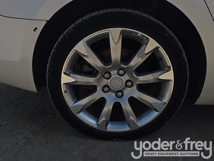 2010-buick-lacrosse-cxs-image-17