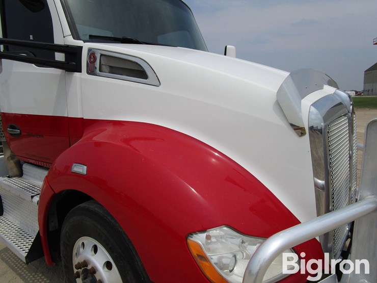 2016-kenworth-t680-image-12