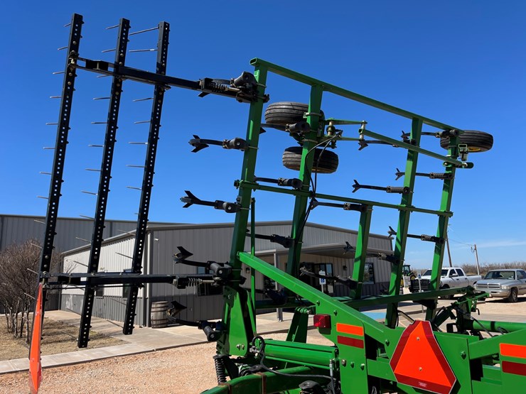 2009-john-deere-2210-image-11