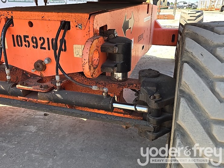 2017-jlg-800s-image-42