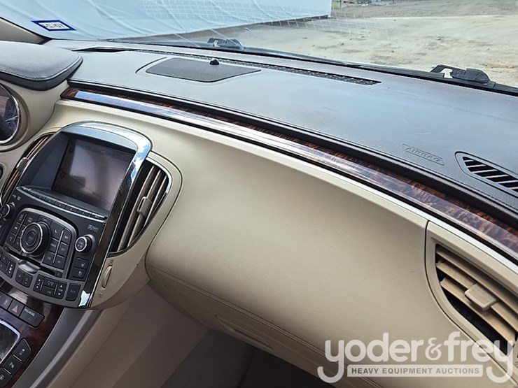 2010-buick-lacrosse-cxs-image-37