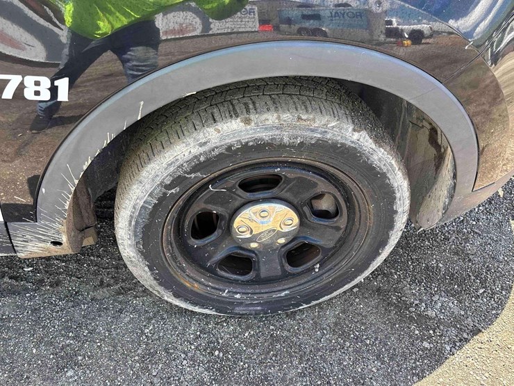 2019-ford-explorer-image-25