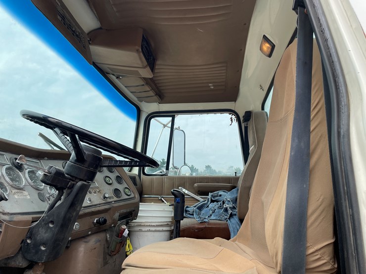 1995-ford-l9000-image-62