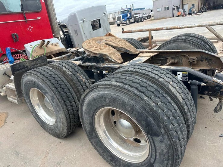 2014-peterbilt-386-image-5