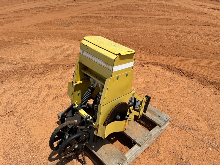 #t8037-•-garden-plow-image-2