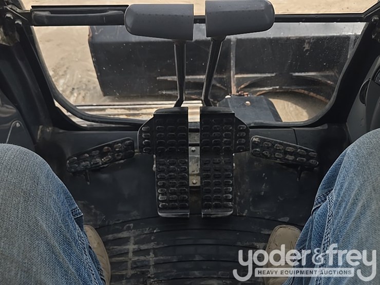 2022-deere-130g-image-84