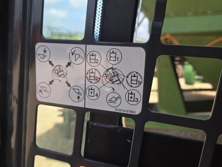 kubota-ssv75-image-18