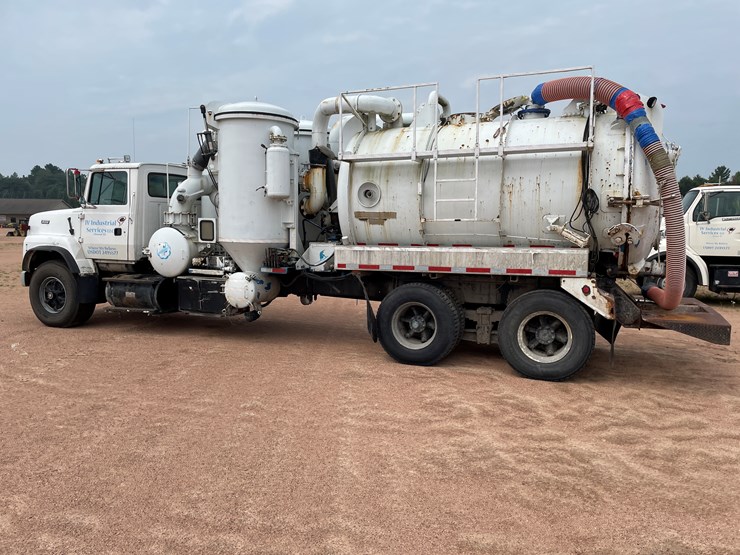 1995-ford-l9000-image-15