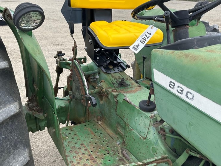 john-deere-830-image-6