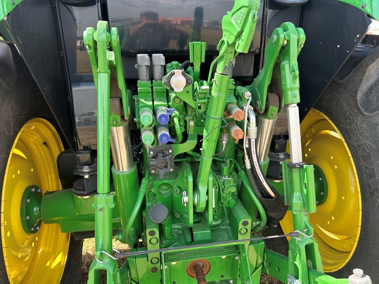 2023-john-deere-6120m-image-6