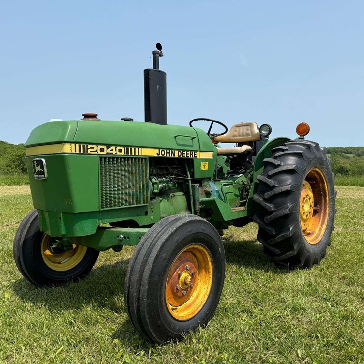 JOHN DEERE 2040