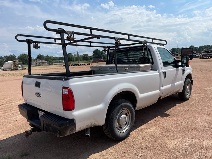 2010-ford-f250-xl-image-5