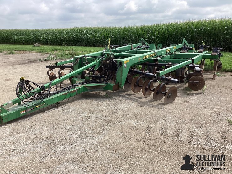 john-deere-2700-image-1