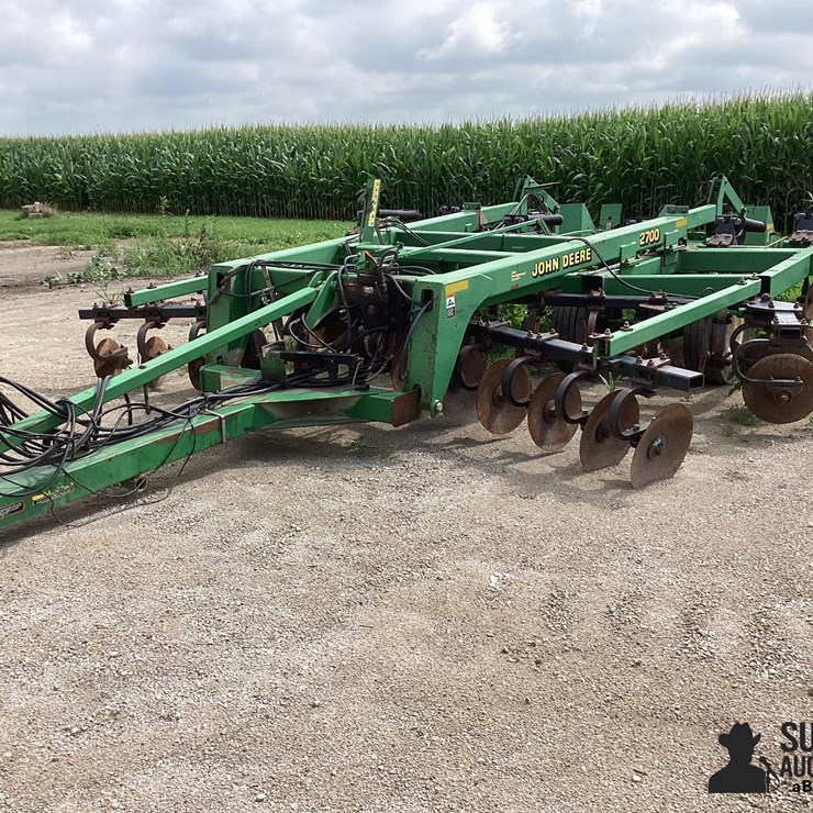 JOHN DEERE 2700