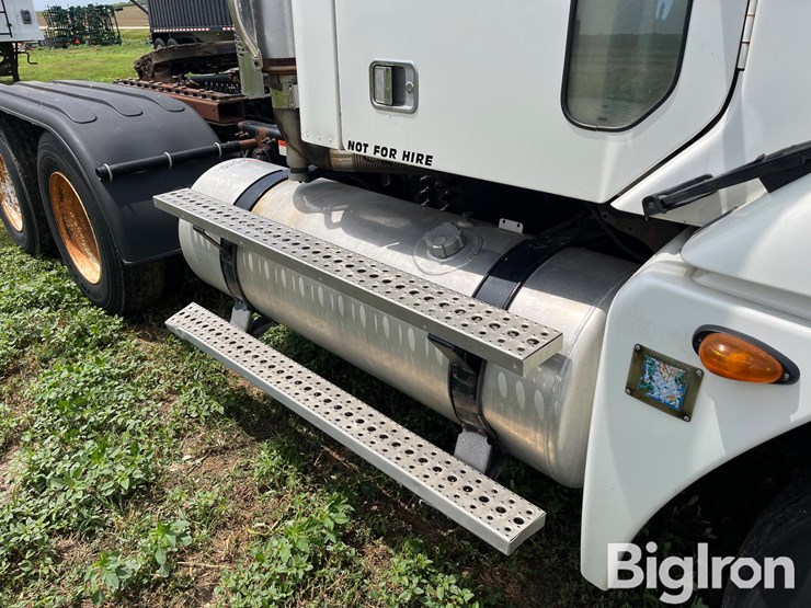 2004-freightliner-t/a-truck-tractor-image-12