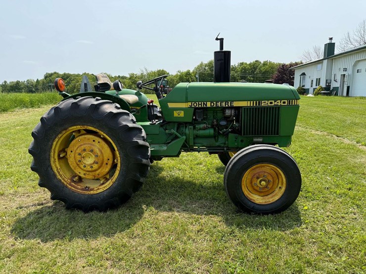 john-deere-2040-image-4
