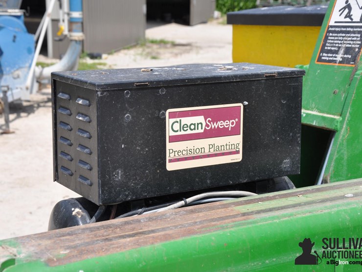 2010-john-deere-1770nt-image-16