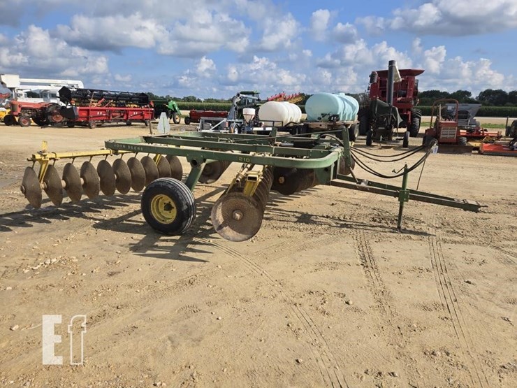 john-deere-210-image-4