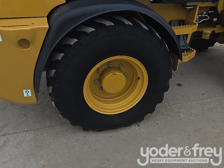 2023-caterpillar-908-image-11