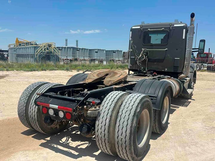 2019-kenworth-t880-image-3