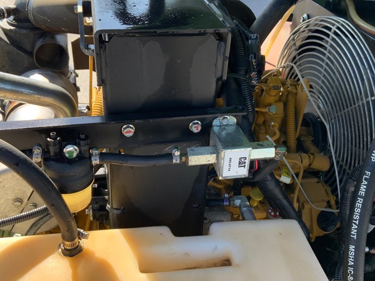 sullair-185f-portable-air-compressor-image-17