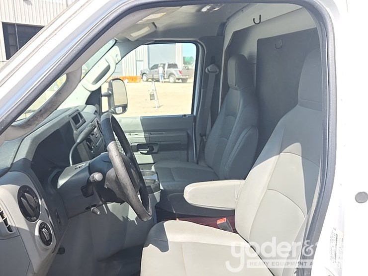 2019-ford-e350-image-37