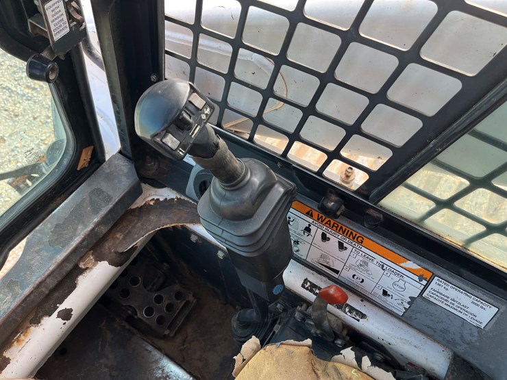 2002-bobcat-t300-image-14