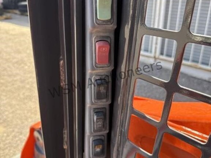 kubota-ssv65-image-21