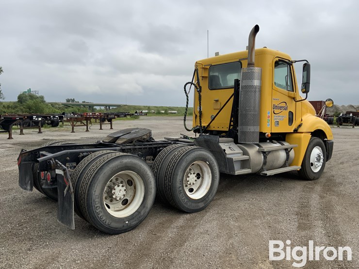 2010-freightliner-columbia-120-image-5
