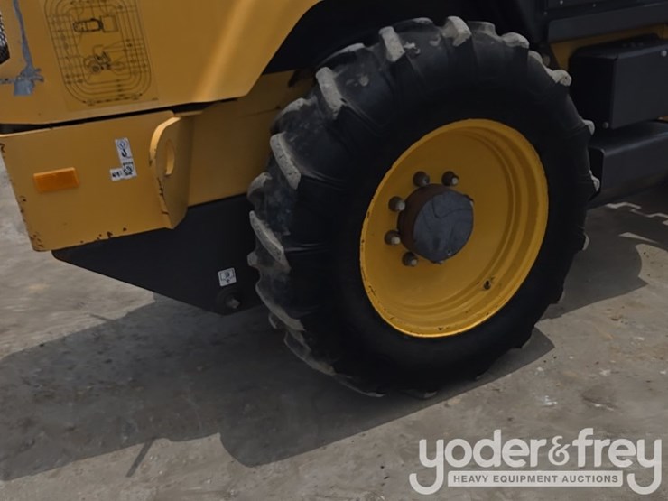 2017-volvo-sd45b-image-16